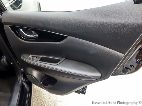 Used 2021 Nissan Rogue Sport SV image 22