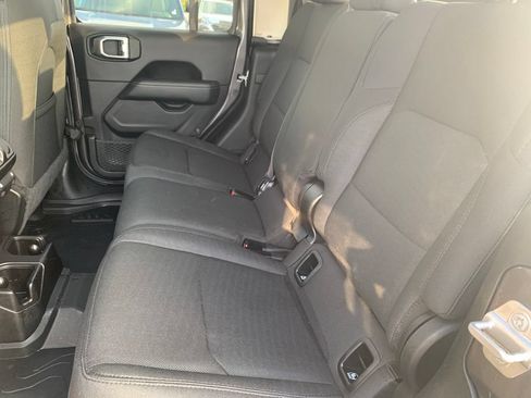 Used 2020 Jeep Gladiator Overland AWD/4WD image 17