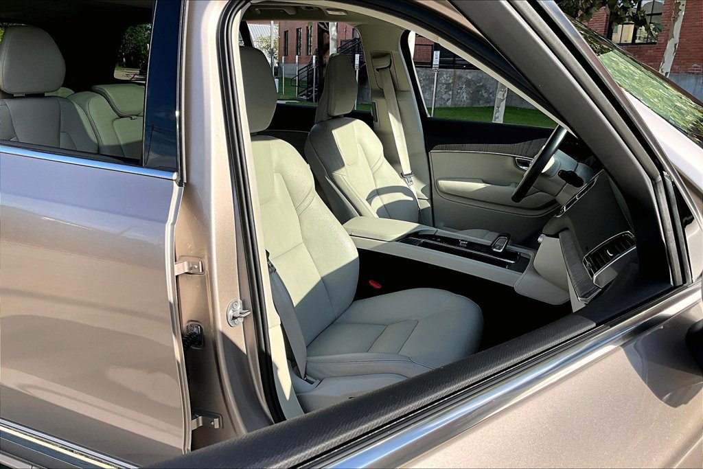 Certified 2023 Volvo XC90 B6 Plus w/ Protection Package Premier AWD/4WD image 10