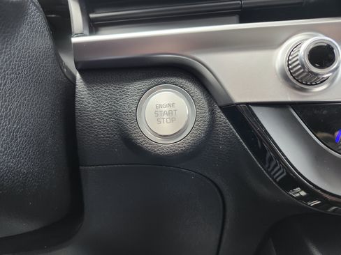 Used 2025 Kia Telluride S FWD image 9