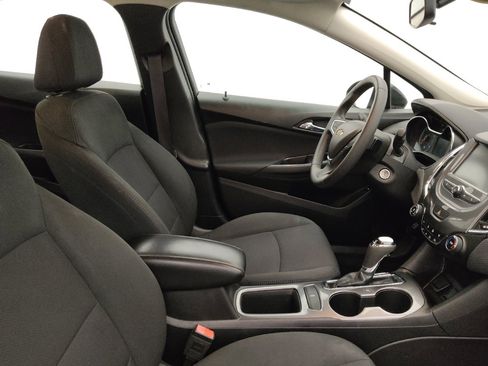 Used 2017 Chevrolet Cruze LT image 21