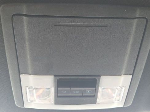 Used 2018 Ford Explorer XLT w/ Equipment Group 202A image 26