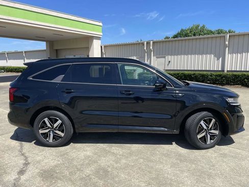 Used 2022 Kia Sorento S FWD image 2