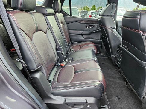 Used 2025 Honda Pilot Black Edition image 39