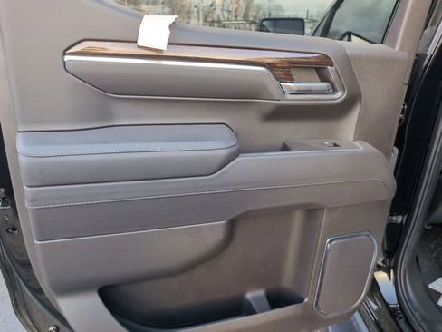 New 2025 GMC Sierra 1500 Elevation image 13