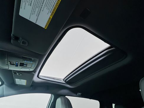 Used 2024 Toyota Sienna XLE Woodland Edition image 14