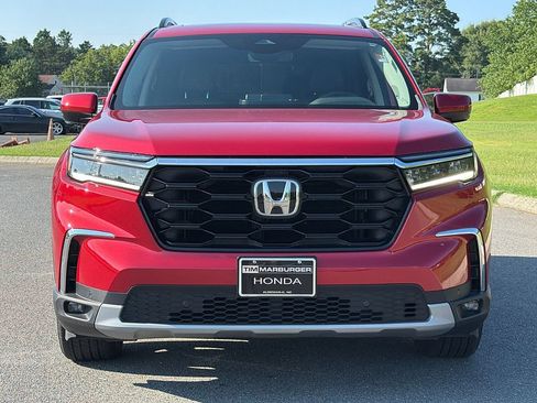 Used 2025 Honda Pilot Touring image 7