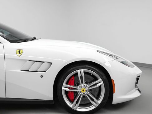 Certified 2020 Ferrari GTC4Lusso V12 image 16