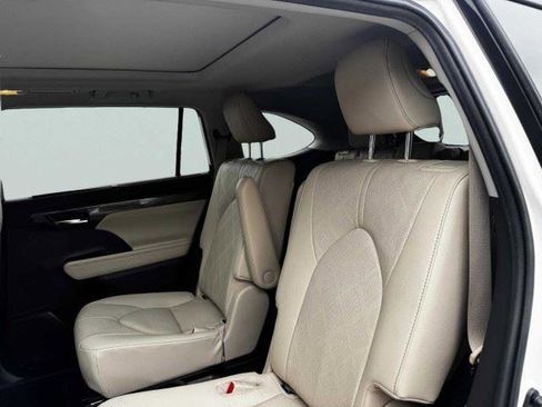 Used 2021 Toyota Highlander Platinum AWD/4WD image 41
