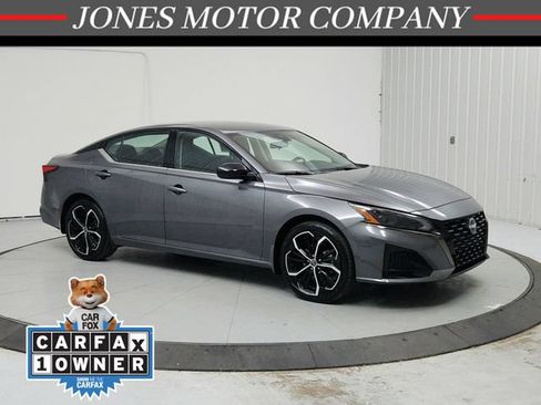 Used 2025 Nissan Altima 2.5 SR FWD image 1