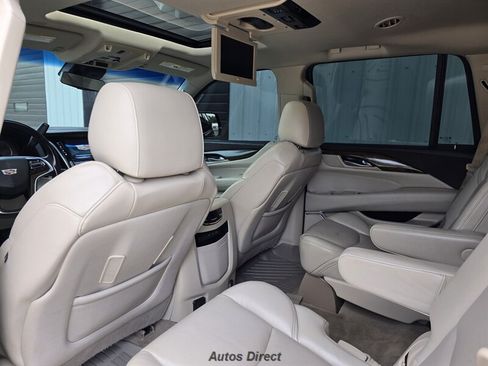Used 2019 Cadillac Escalade Premium Luxury RWD image 31