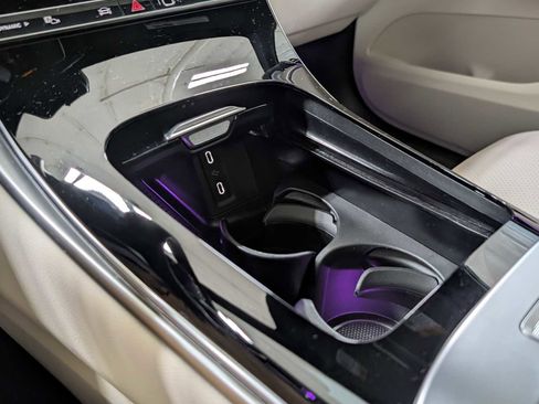 Used 2025 Mercedes-Benz GLC 300 4MATIC image 30