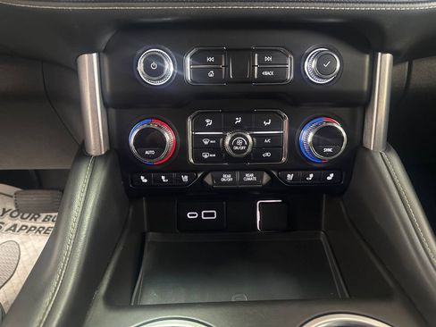 Used 2021 GMC Yukon XL SLT AWD/4WD image 17