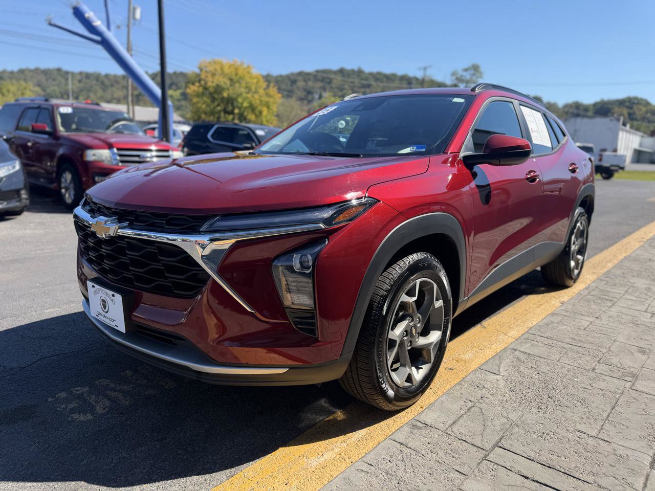 Used 2025 Chevrolet Trax LT FWD image 4