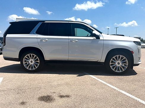 Used 2021 Cadillac Escalade Premium Luxury AWD/4WD image 5