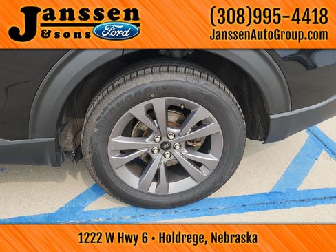 Used 2023 Ford Explorer XLT w/ Equipment Group 202A AWD/4WD image 17