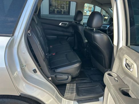 Used 2020 Nissan Pathfinder SL image 29