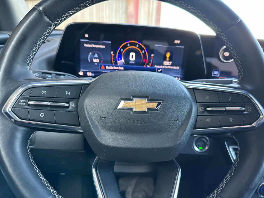 Used 2025 Chevrolet Traverse LT FWD image 28