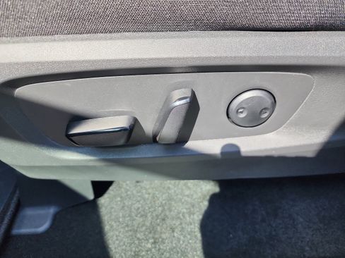 New 2025 Nissan Pathfinder SV w/ Black Appearance Package image 12