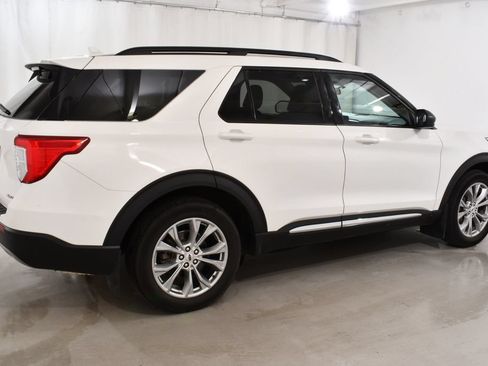 Used 2023 Ford Explorer XLT w/ Equipment Group 202A AWD/4WD image 11