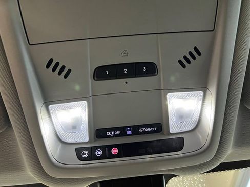 Used 2023 Chevrolet Equinox Premier FWD image 21