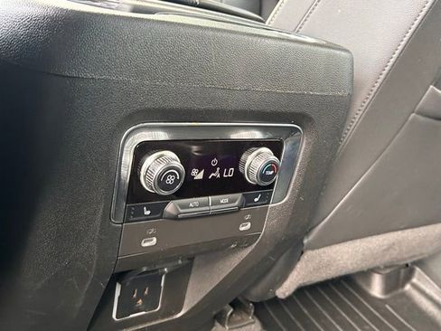 Used 2022 GMC Yukon XL SLT w/ SLT Premium Package image 48
