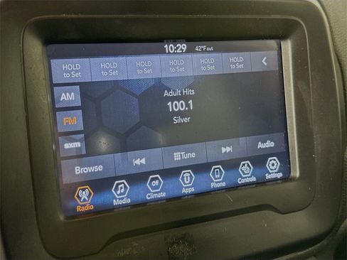 Used 2018 Jeep Renegade Latitude w/ Cold Weather Group image 14