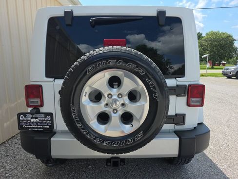 Used 2015 Jeep Wrangler Unlimited Sahara w/ Connectivity Group AWD/4WD image 6