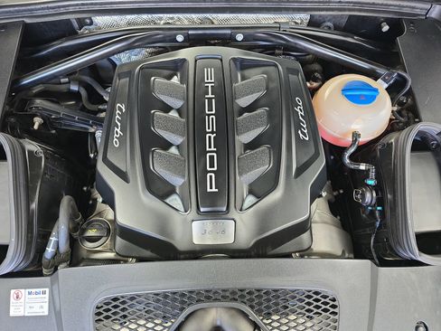 Used 2017 Porsche Macan Turbo image 31