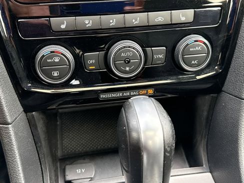 Used 2021 Volkswagen Passat 2.0T SE image 17