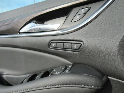 Used 2024 Buick Enclave Avenir w/ Avenir Technology Package image 29