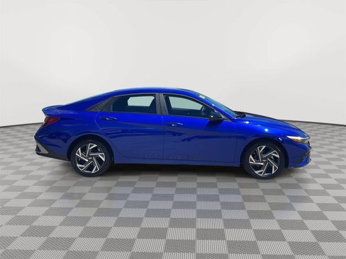 Used 2025 Hyundai Elantra Sport FWD image 4