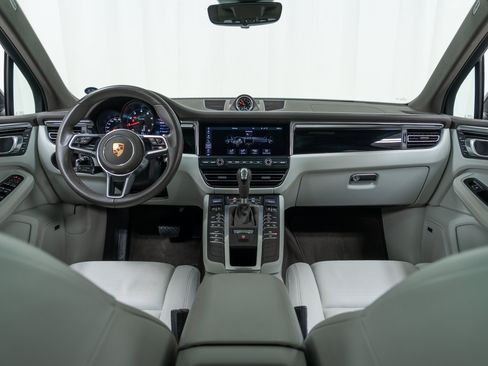 Certified 2021 Porsche Macan AWD/4WD image 18