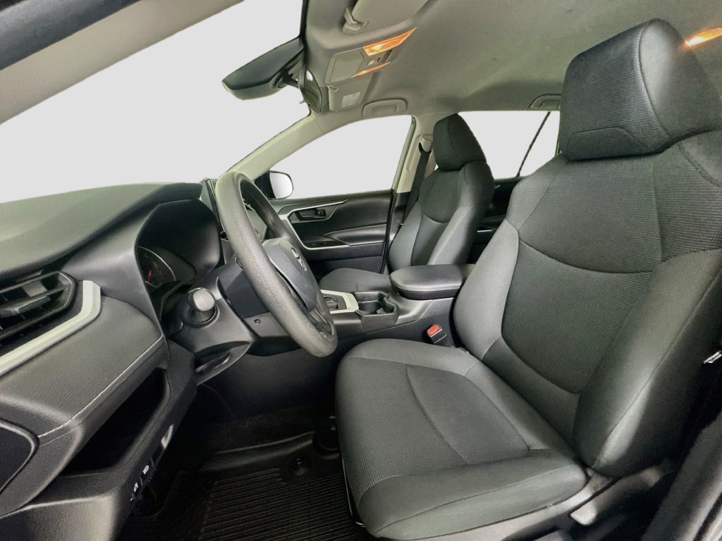 Used 2021 Toyota RAV4 LE AWD/4WD image 11