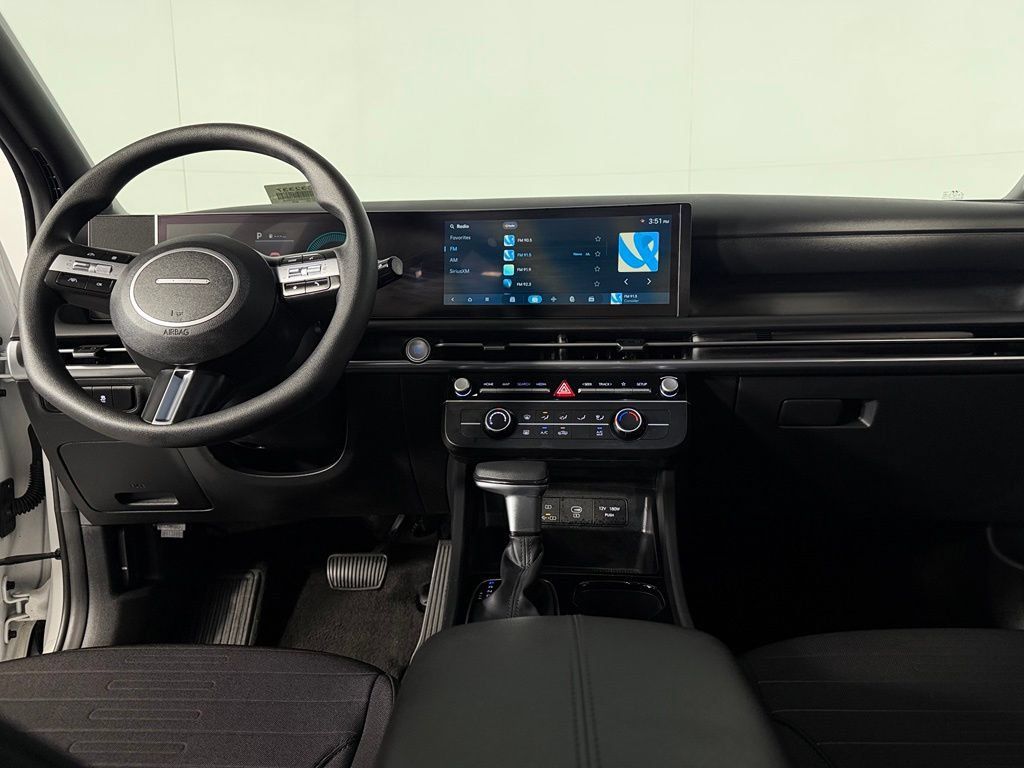 Used 2025 Hyundai Santa Cruz SE AWD/4WD image 13