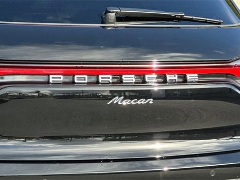 Used 2025 Porsche Macan image 25