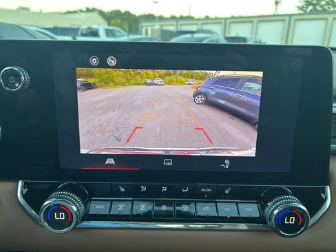 Used 2025 GMC Canyon AT4 image 32