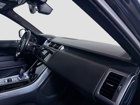 Used 2020 Land Rover Range Rover Sport SE image 30