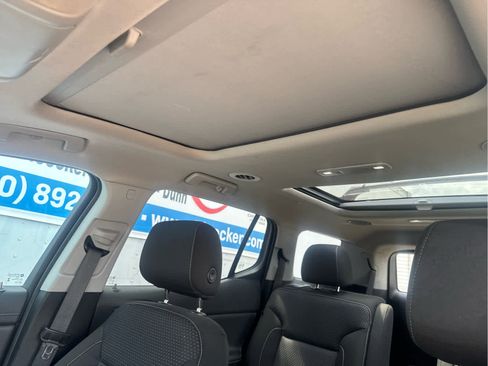 Used 2023 GMC Acadia SLE w/ Driver Convenience Package FWD image 34