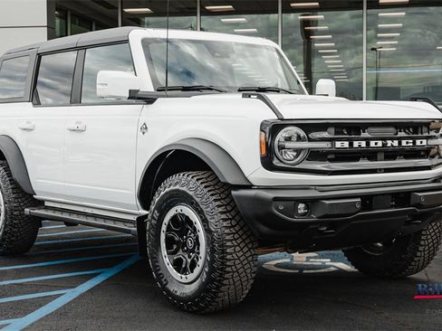 Certified 2023 Ford Bronco Outer Banks w/ Sasquatch Package image 2