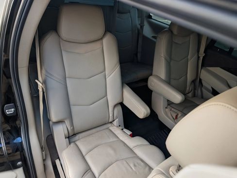 Used 2017 Cadillac Escalade Premium Luxury image 34