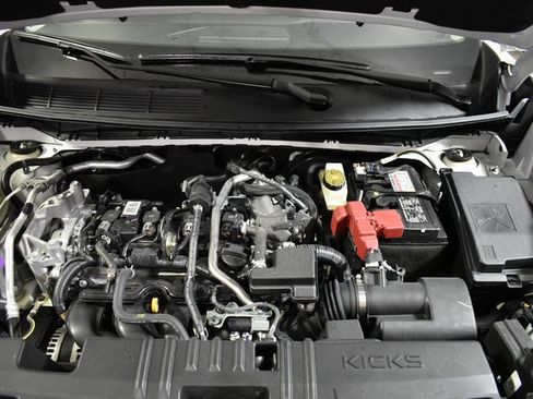 Certified 2025 Nissan Kicks SV image 32