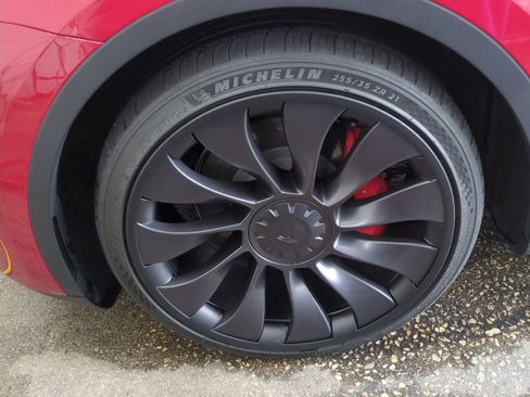 Used 2023 Tesla Model Y Performance image 11