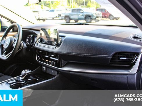 Used 2022 Nissan Rogue SV FWD image 23