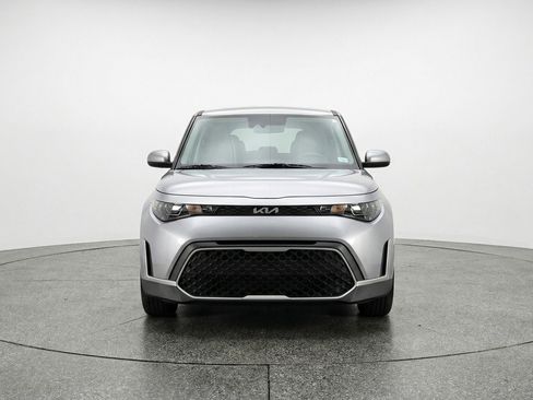 Used 2025 Kia Soul LX w/ LX Technology Package FWD image 2