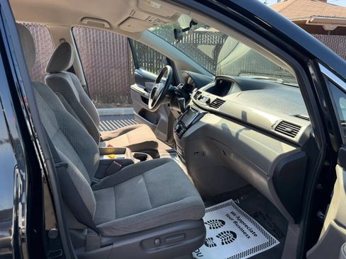 Used 2017 Honda Odyssey SE image 16