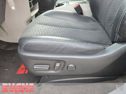 Used 2014 Toyota Sienna SE image 19
