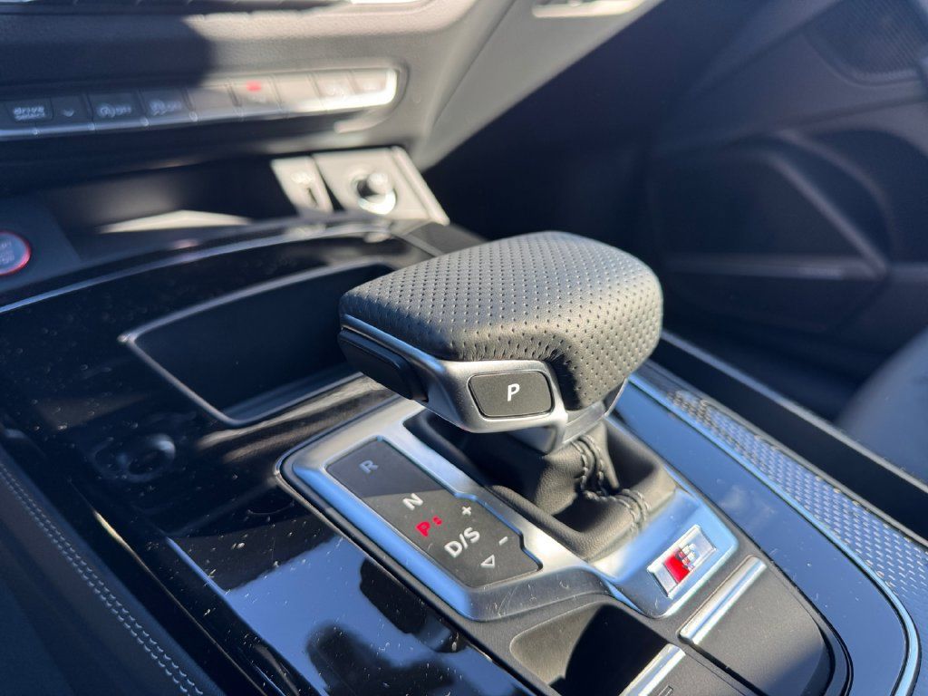 Used 2025 Audi SQ5 Premium Plus AWD/4WD image 16