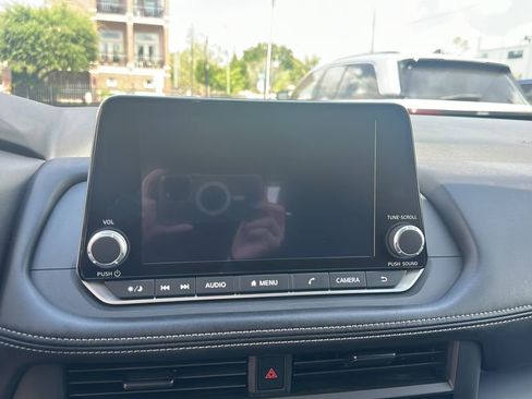 Used 2024 Nissan Rogue S image 10