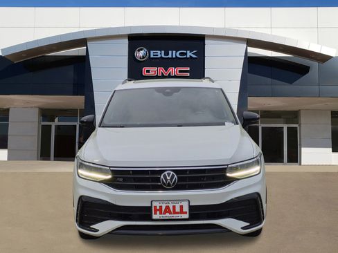 Used 2022 Volkswagen Tiguan SE R-Line FWD image 2